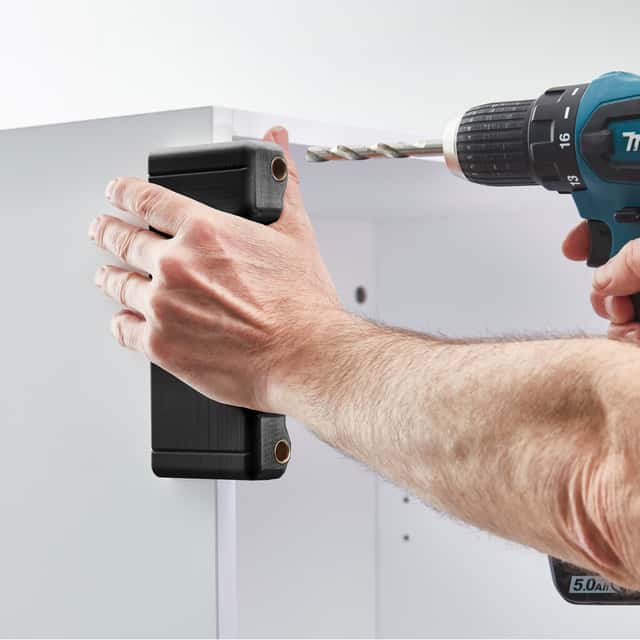 Mechanische
Öffnungsunterstützung mit
Bohrschablone für grifflose