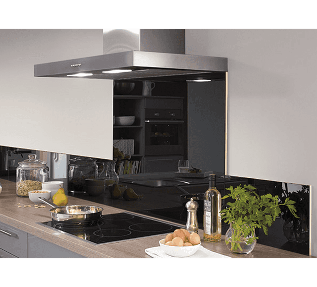 Nobilia Nischenwand aus Glas