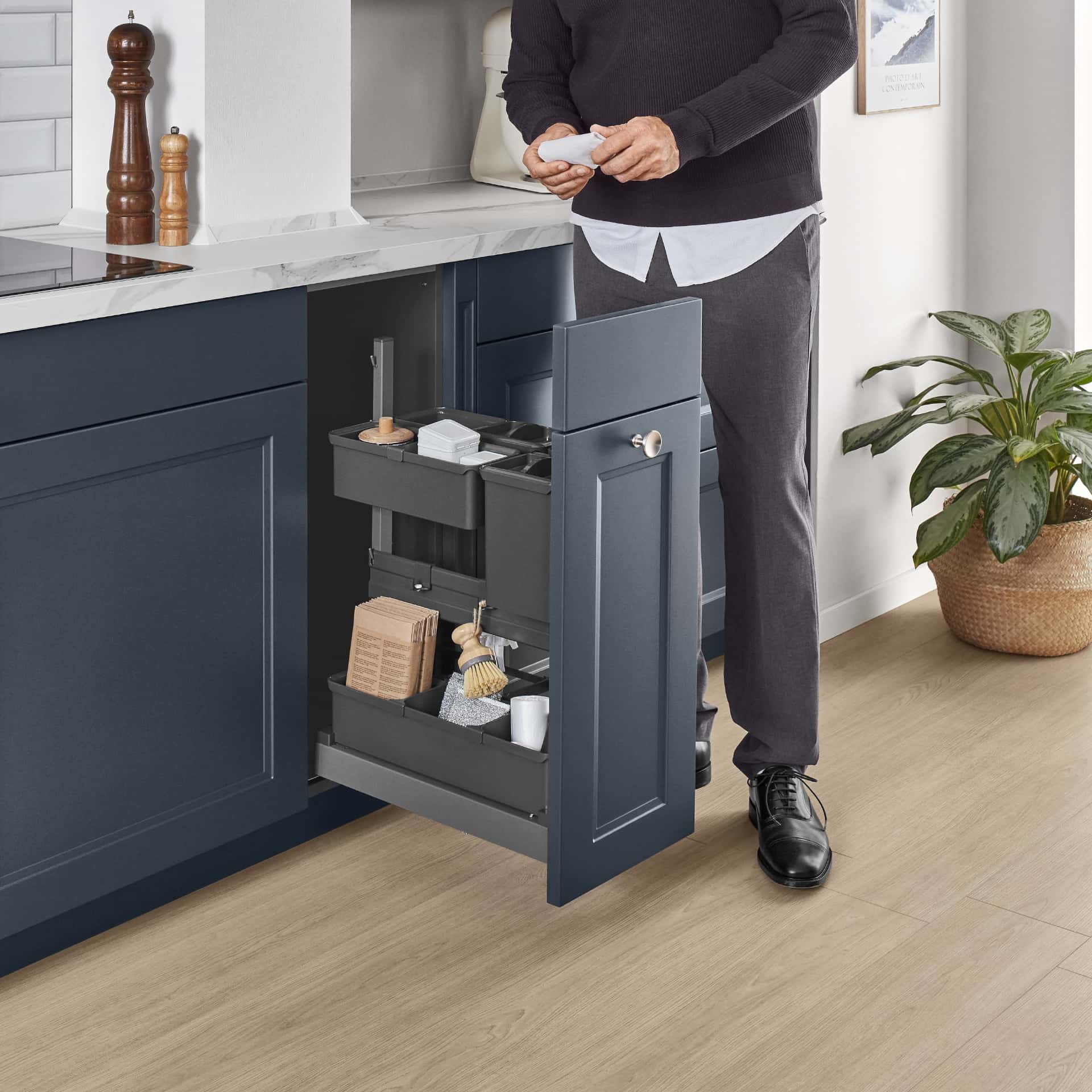 Nobilia Apothekerschrank mit Auszug | Junior mit Metallbox UBOXX UAJO30 Cascada 778 Fjordblau