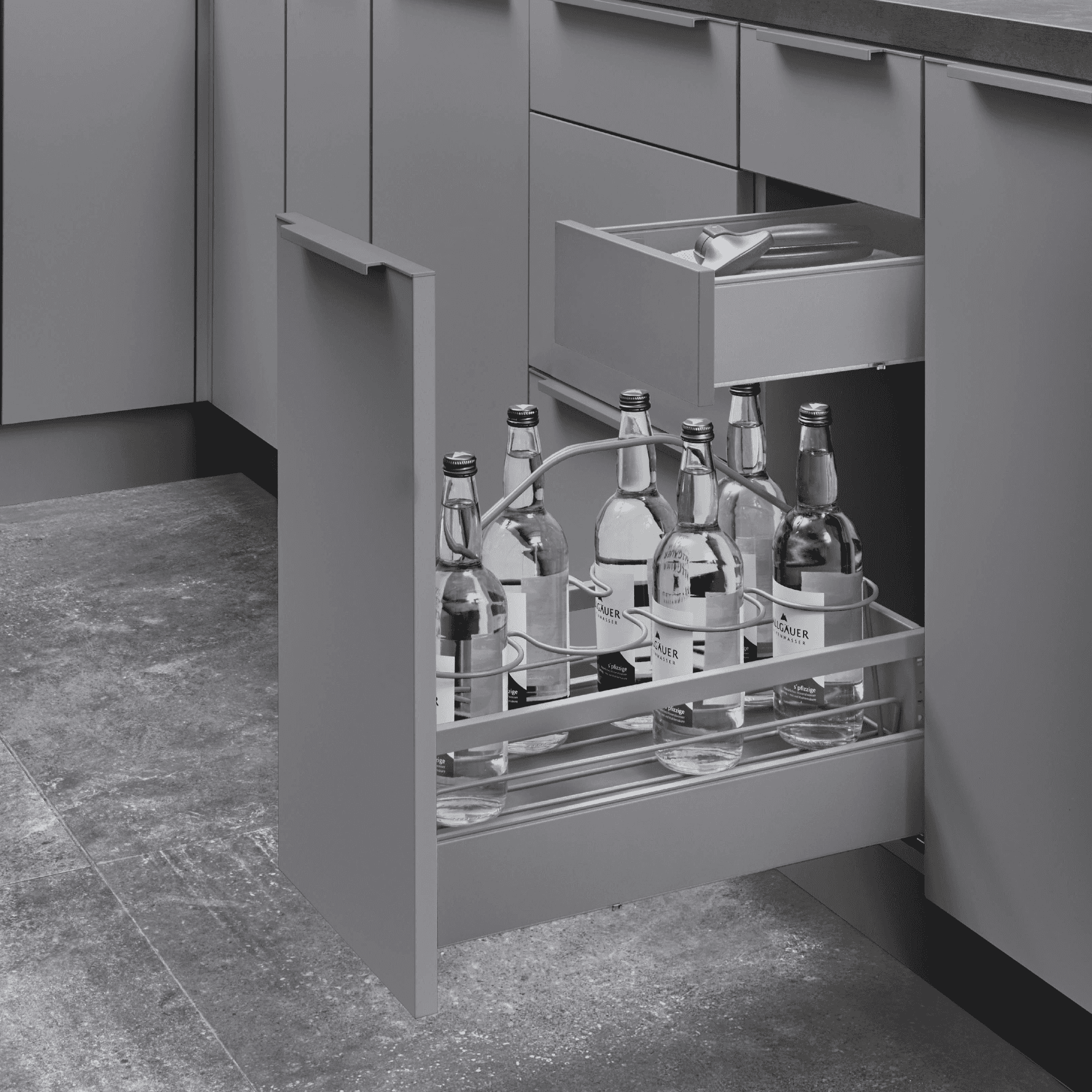Unterschrank Flaschen BA 1 0435_24_UIAF30_Auszugschrank_Flaschenkorb.png